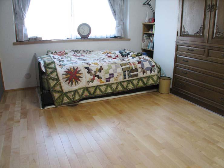 バーチ（カバ） ユニ（床暖房兼用）ユニプレミアムフローリング（ウレタン塗装、15ｘ75ｘ1818mm） 現場写真～大阪府 個人住宅の施工写真