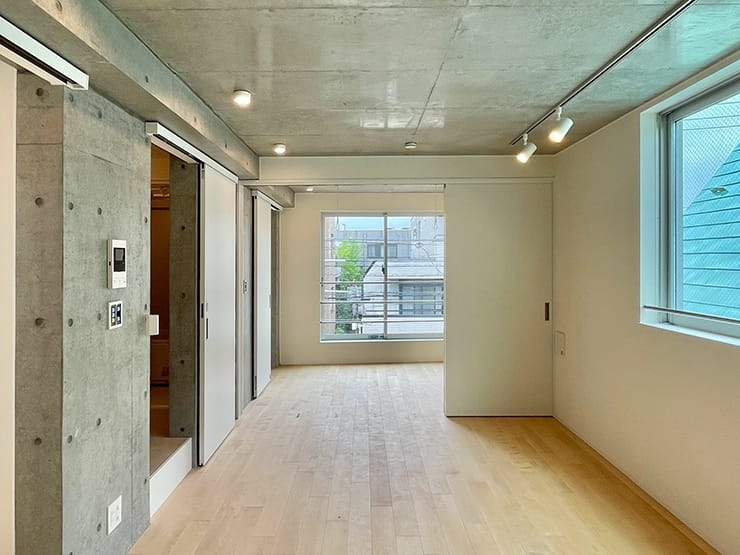 東京都 集合住宅のバーチ（カバ）マルチレイヤー（挽板）一枚もの（直貼対応）ナチュラルフローリング(つや消しウレタン)についてのフローリング施工写真の施工写真