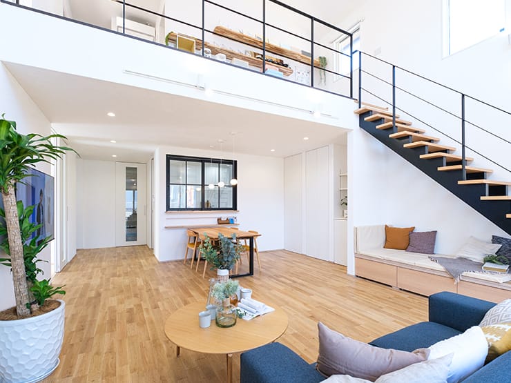 オーク（ナラ） ユニ プレミアムフローリング（オスモ自然塗装、15ｘ90ｘ1820mm）現場写真～キノエデザインＯＳＡＫＡ 寝屋川モデルハウス