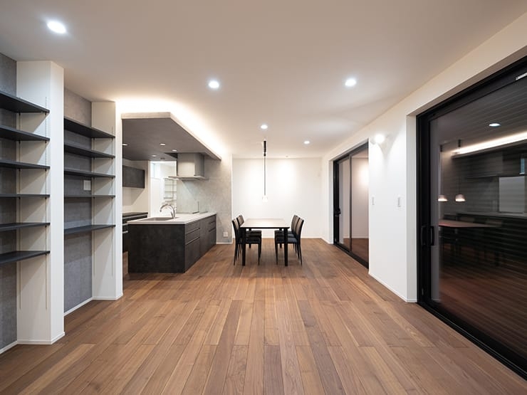 アメリカン ブラック ウォールナット マルチレイヤー（挽板）一枚もの（床暖房兼用） ナチュラルフローリング(オスモ自然塗装)現場写真～東京都個人住宅