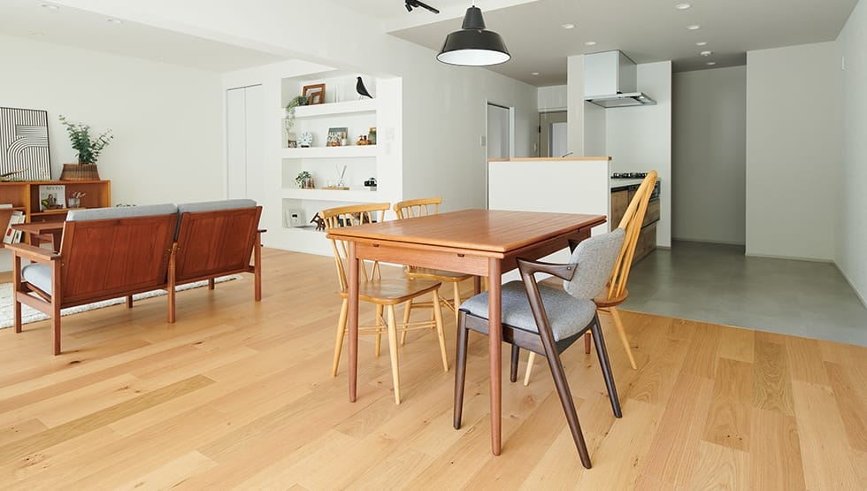 千葉県 集合住宅のオーク（ナラ）L45遮音複合（突板）一枚もの（直貼対応）ワイルドフローリング(つや消しウレタン塗装)についてのフローリング施工写真