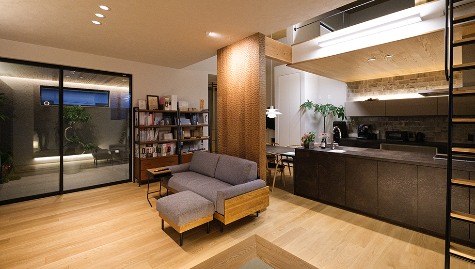 ミライフホーム山形工務店様 浜3丁目モデルルーム② のオーク（ナラ）複合（挽板）一枚もの（床暖房兼用）ナチュラルフローリング(オスモ自然塗装)についてのフローリング施工写真