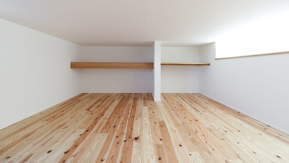 東京都 個人住宅の国産杉一枚もの通常品（赤白）フローリング(オスモ自然塗装)についてのフローリング施工写真