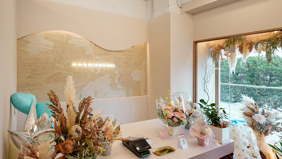 ANGELICA 八尾店のアースタイル（石材パネル）デザート(無塗装)2×610×1220についてのフローリング施工写真