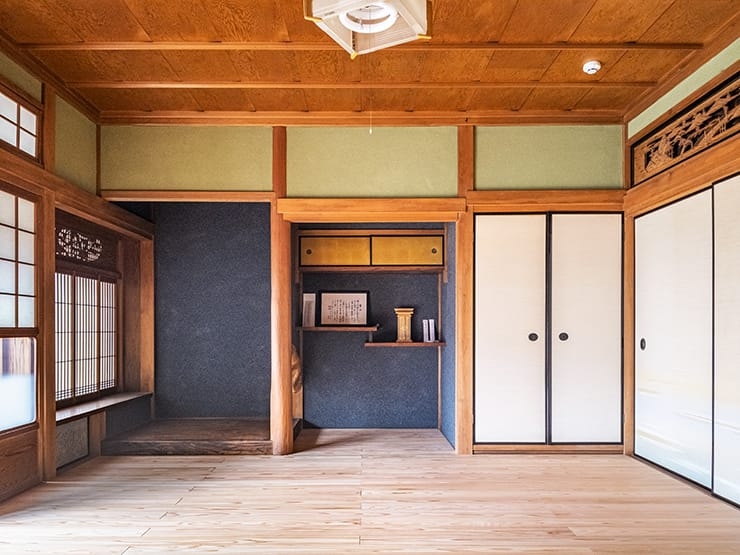 奈良県 個人住宅の吉野杉一枚もの無節（赤）フローリング(オスモ自然塗装)についてのフローリング施工写真の施工写真
