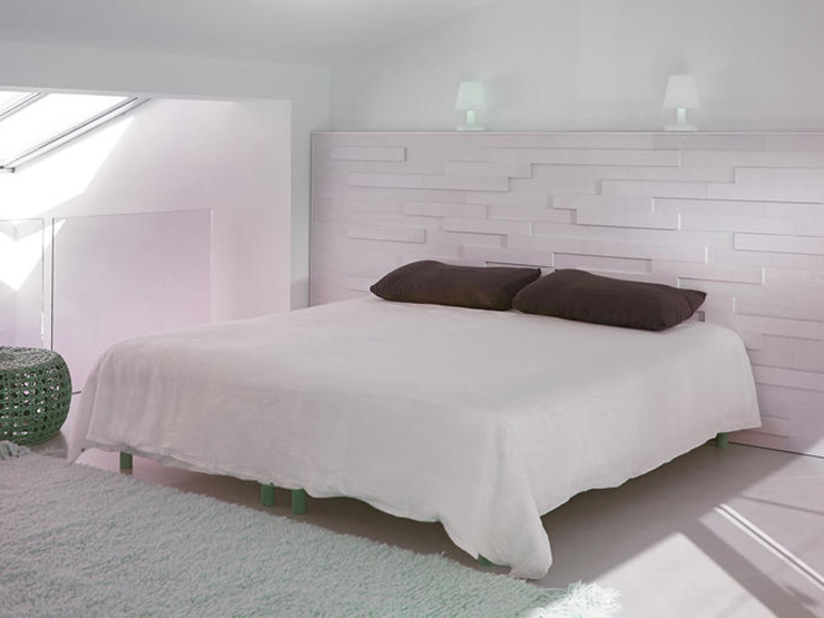 【在庫限り】ボルドーパイン（スノーホワイト）デザインウォールパネル3Dタイプ現場写真～フランス某住宅の施工写真
