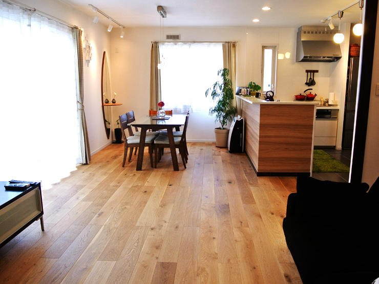 オーク（ナラ） マルチレイヤー（挽板）一枚もの（床暖房兼用）ワイルドフローリング<br />(植物オイル塗装、12ｘ150ｘ1820mm)現場写真＆お客様の声～兵庫県個人住宅の施工写真