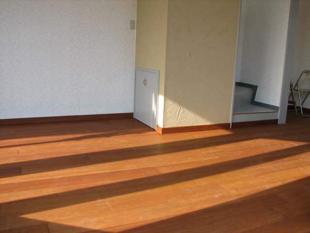 メルバウ一枚もの(低温式床暖房兼用)ナチュラルフローリング(自然塗装、15ｘ150ｘ1820mm)現場写真＆お客様の声～東京都 個人住宅の施工写真