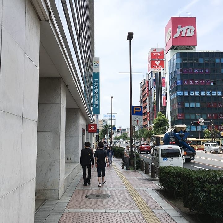 4.次の信号までまっすぐ歩きます。