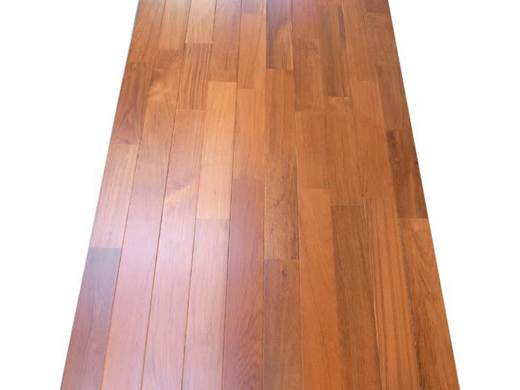 ミャンマーチークユニ（床暖房兼用）プレミアムフローリングのウレタン塗装 仮並べ時の写真(縦向き)